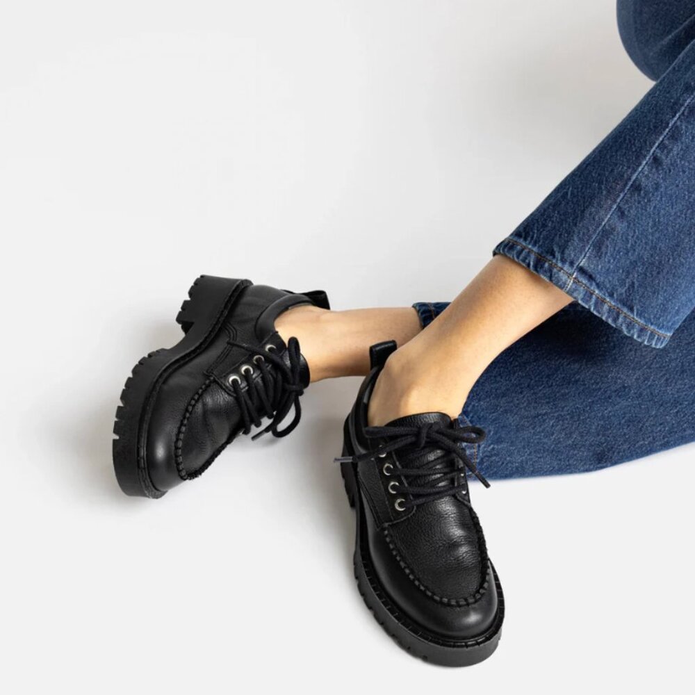 NEW In Box Larroudé London Lace Up Loafer In Black Leather - 8